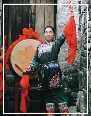 这是湘西苗族鼓舞