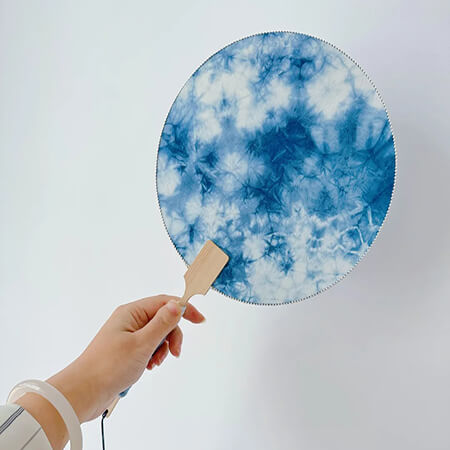 左上角扎染扇子